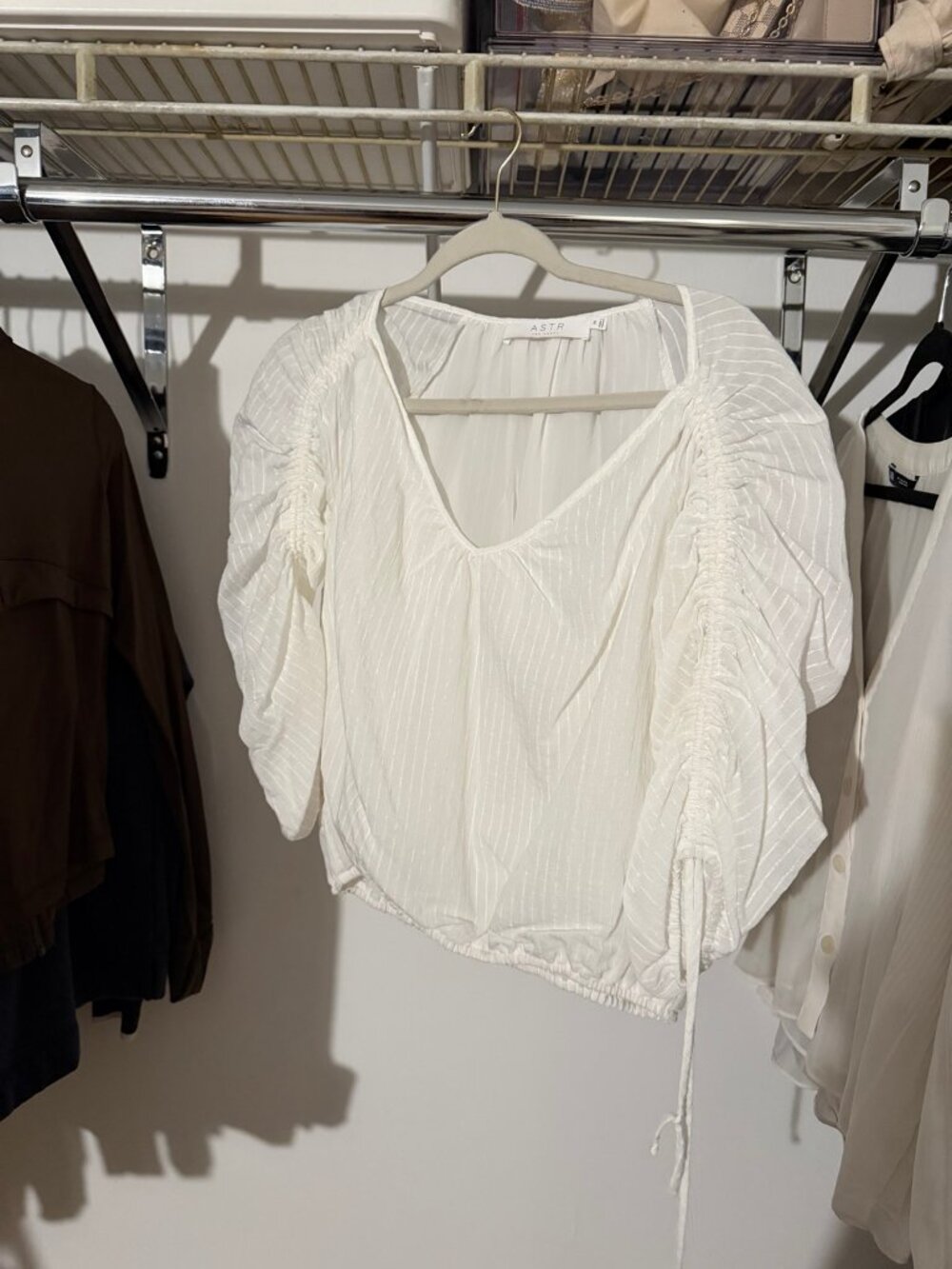 ASTR the Label White V-Neck Blouse Drawstring Sleeves M